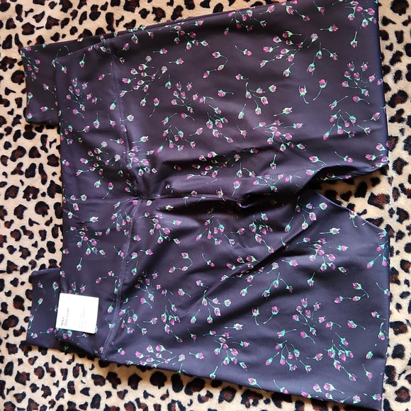 NWT Nike Dri-Fit One Luxe Leggings - Picture 3 of 7